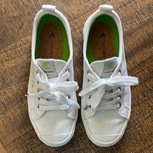 Cariuma white sneakers